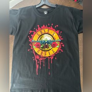 Guns and roses graphic tee